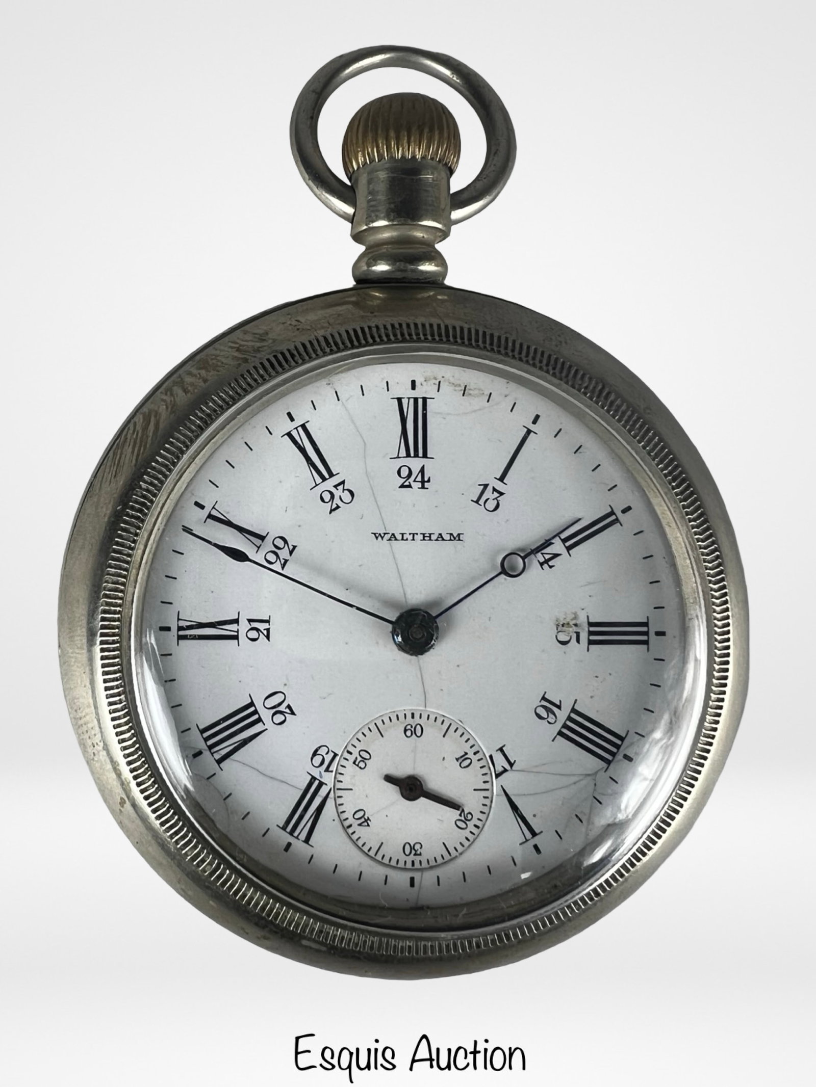 Antique Waltham 15 Jewels Pocket Watch: Antique Waltham 15 Jewels Pocket Watch. Shows some age related wear not working.