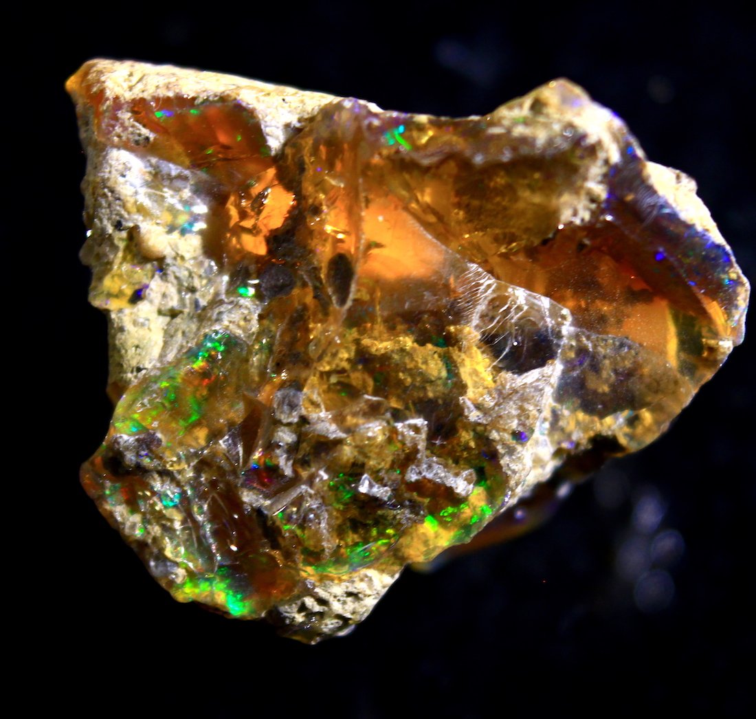 Cts 36.40 Ethiopian Specimen Opal -25x23x14 mm: Mineral: Natural Ethiopian Rough Opal Origin (Region/ City):Ethiopia, Welo Origin (Country): Africa Treatment: none Pictures taken with high resolution camera on different backgrounds in order to depi