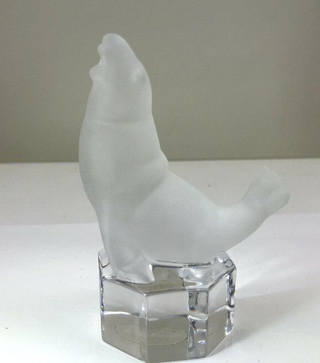 Vintage Goebel Clear Frosted Glass Seal: Goebel Frosted Glass Seal On Clear Glass Base. Good Overall condition with original sticker on the bottom. About 4" x 3"