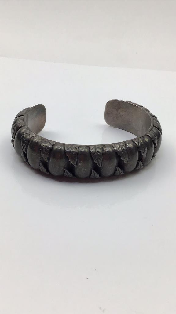 Vintage Navajo Indian Sterling Silver Cuff Bracelet (1 of 5)