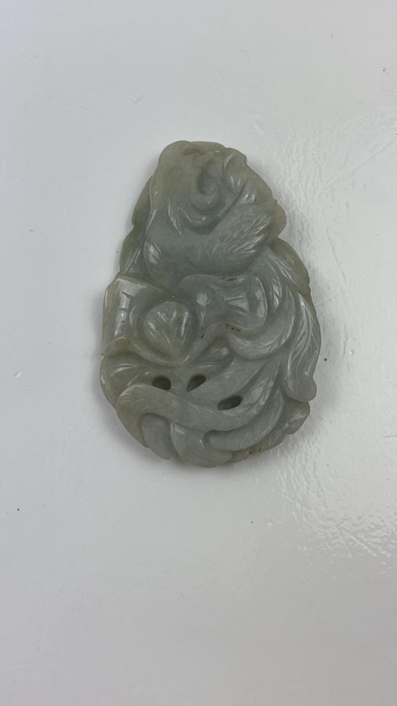 Vintage chinese jadeite Pendent with Phoenix: Vintage Chinese jadeite Pendent with Phoenix . Very pretty shape and design. Good overall condition and weight. About 3" L 12.00 US Shipping