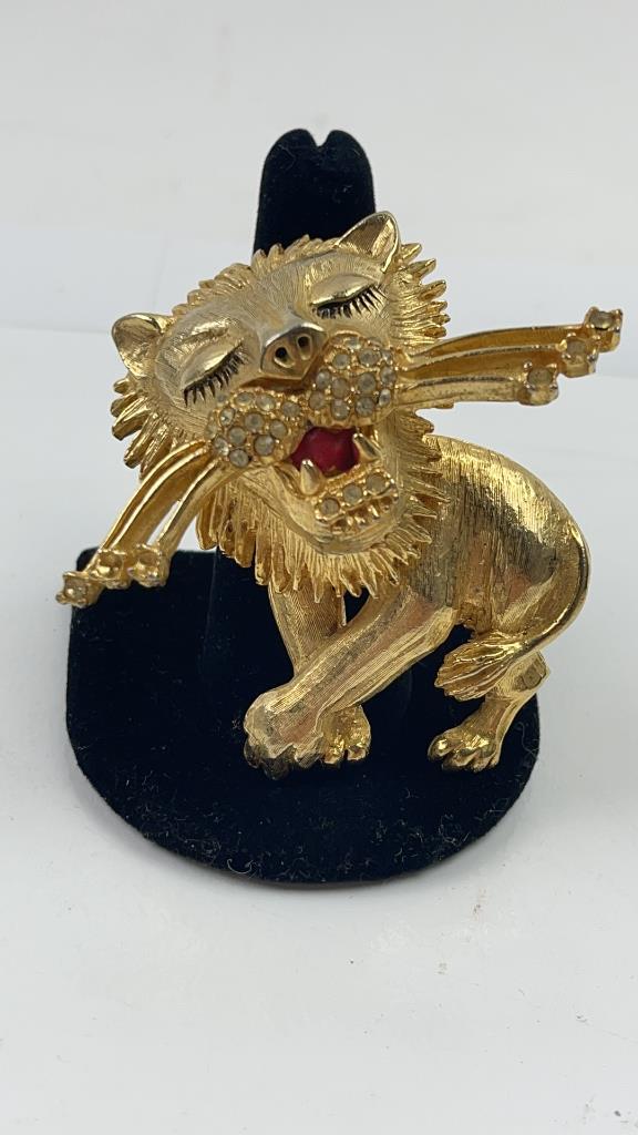 Vintage Lion Brooch Pos. Hattie Carnegie (1 of 3)