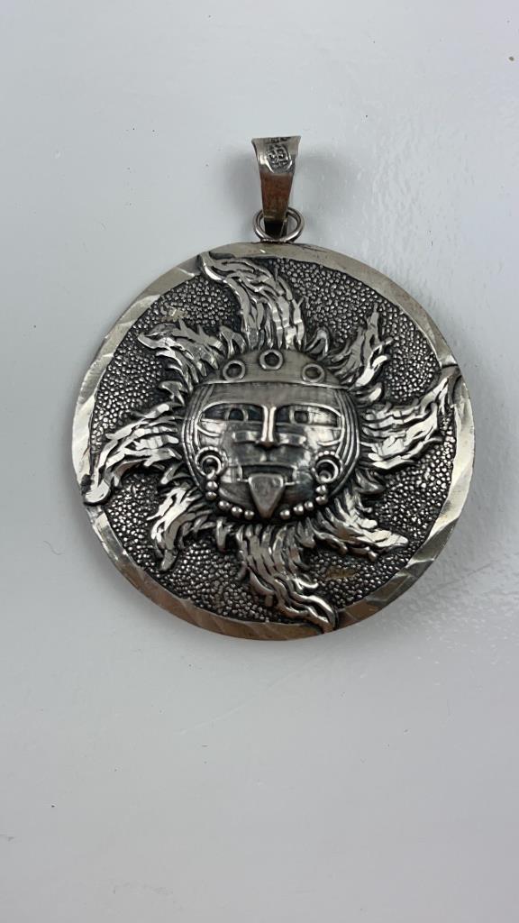 Sterling Silver Taxco Sun Mayan Calendar Pendent: Vintage Sterling Silver Taxco Sun Mayan Calendar Pendent . Great design and shape. Mayan calendar one side and the sun on the other. Good overall condition. about 3" $12.00 Shipping.
