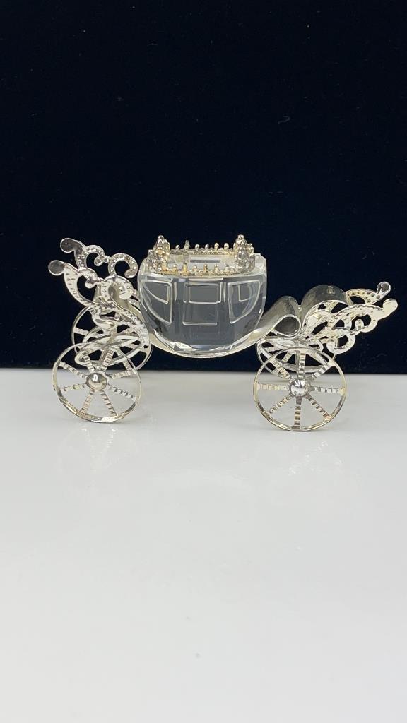 Swarovski Crystal 925 Silver Coach Carriage Figure: Absolutely Beautiful Doca Preziosi Creazioni Italian 925 Silver Marked Swarovski Crystal Carriage fit for a princess. Good Overall Condition. Measures about 2"T x 3 5/8"W