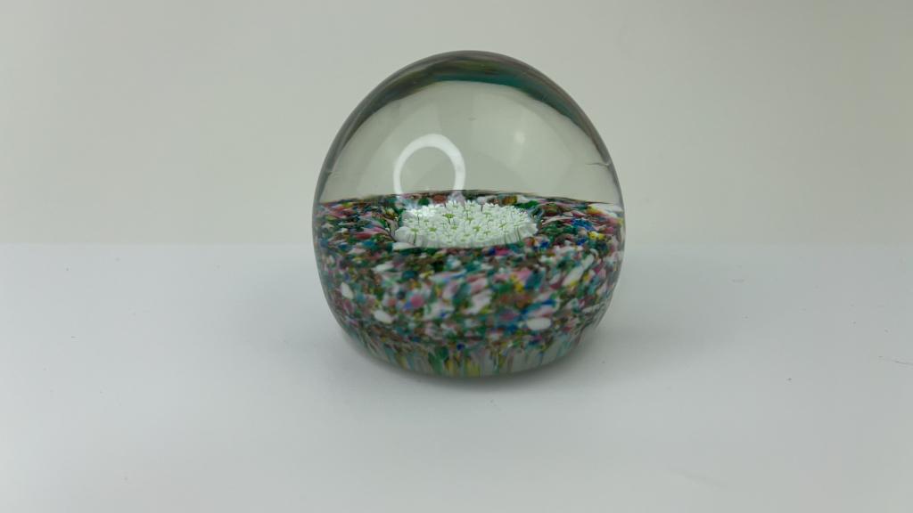 Vintage Melifiori Glass Art Paperweight Ball: Beautiful Vintage Melifori Glass Art Paperweight Ball. Multi Colored glitter speckles surrounding a bunh of mini little flowers in the middle. Good OVerall condition. Measures about 2.5" $12.00 US Shi