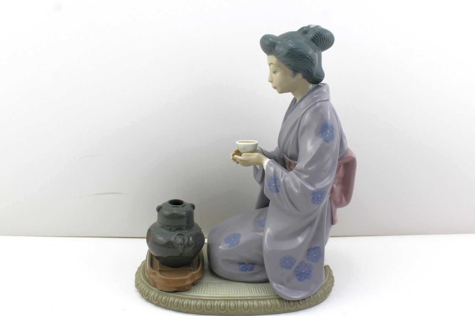 Lladro Asian Moon Lady With Tea pot (1 of 8)