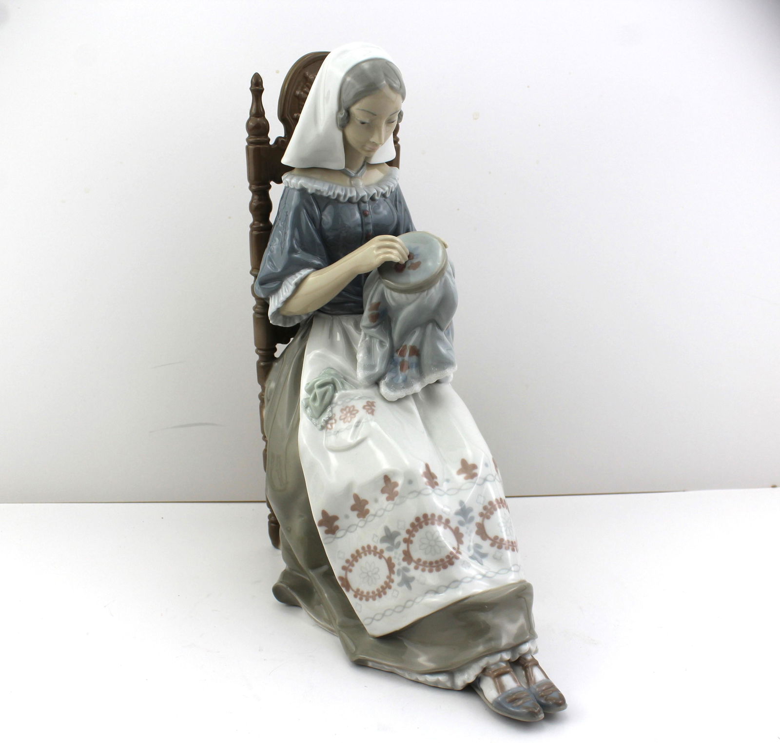 Lladro The Embroiderer Lady Sewing (1 of 5)