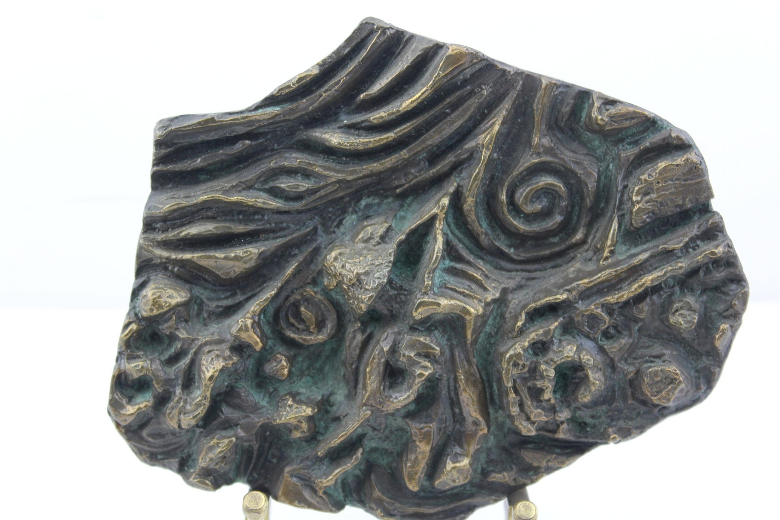 Bronze Judaica Sclupture "Victory" Kenneth Treister: Crafted In 1969 numbered 18/200 Bronze Judaica Sclupture Paperweight. Very Heavy For its Size 5 1/4" x 7"