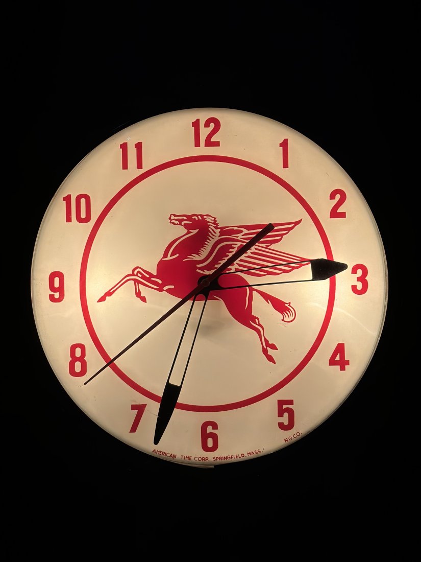 Mobil Pegasus 15" Lighted American Time Corp Clock (1 of 3)