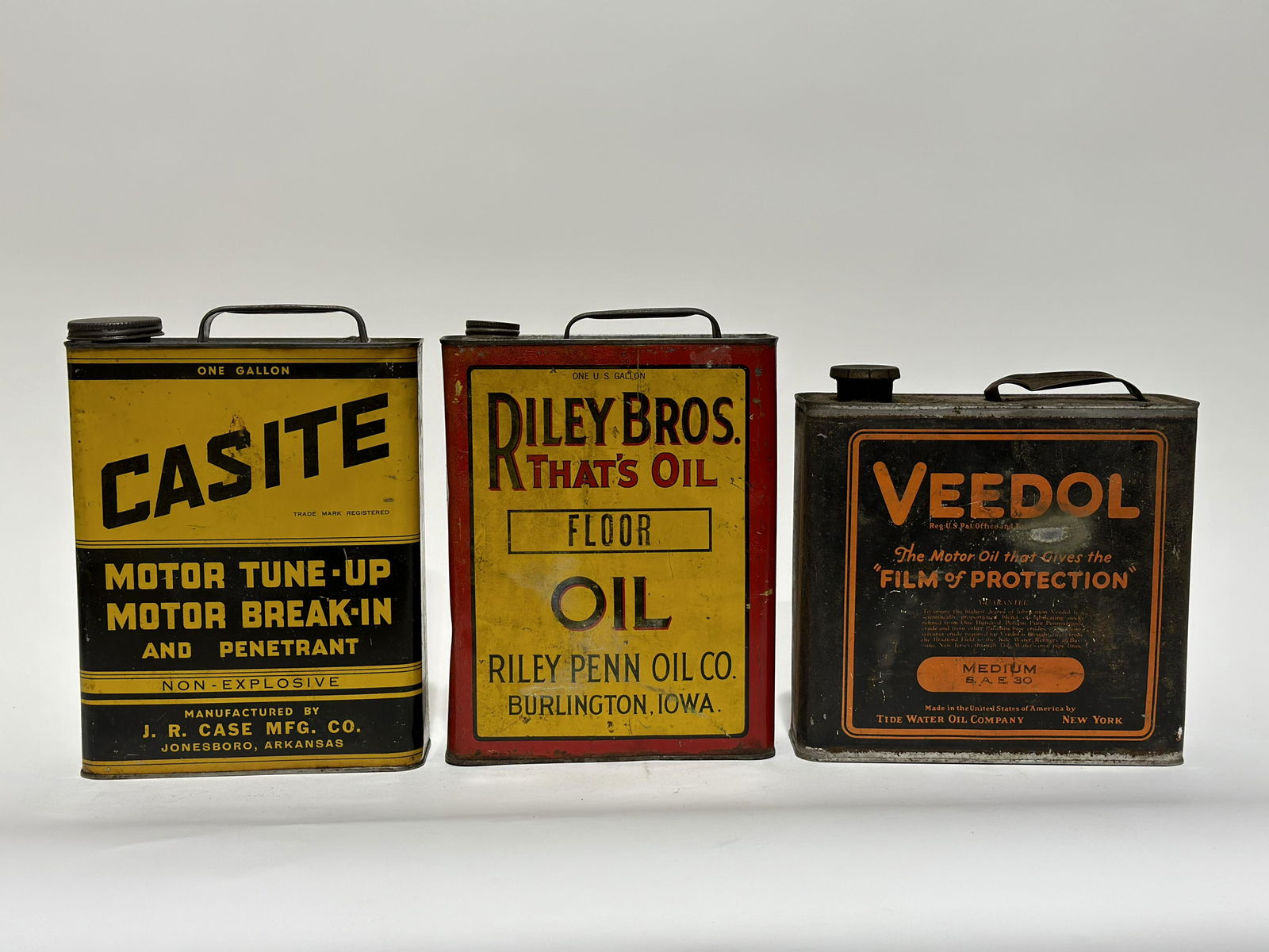 Lot of 3 One Gallon Oil Cans Veedol Caseite Riley Bros (1 of 4)