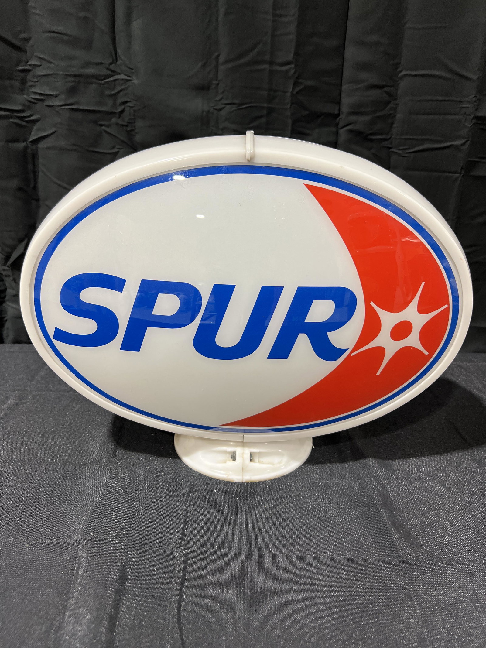 Spur Complete Oval Gas Pump Globe on Capco Body (1 of 2)