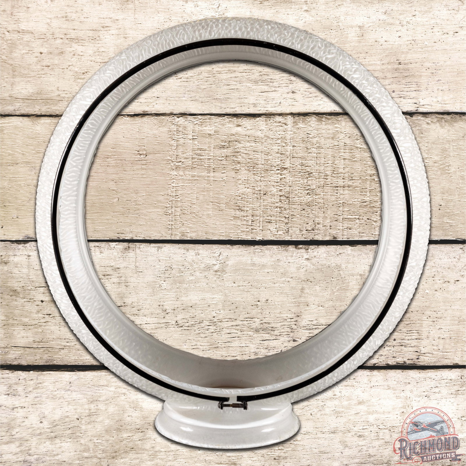 Original White Ripple Gill Gas Pump Globe Body: Outstanding white ripple gas pump globe body with retaining rings is in excellent condition. The body is free of cracks and has the factory Gillco decal. Overall an extremely clean example you will ne
