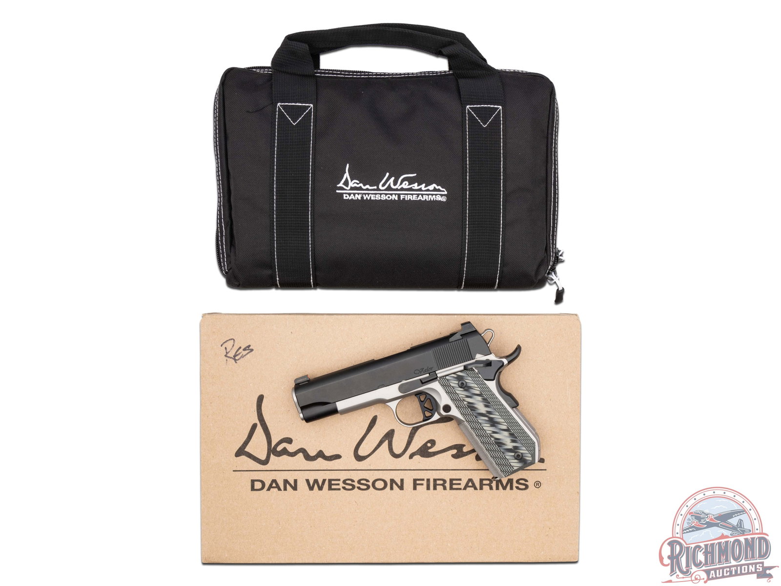 New Dan Wesson V-Bob Valor .45 ACP 1911 Two-Tone Semi-Auto Pistol in Original Box: Manufactured by Dan Wesson Firearms in New York. This commanders size variation of the original Valor features a bobbed mainspring housing with a 4-1/4" match grade barrel. Sights are a serrated U-not