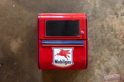 Mobil Service Station Towel Dispenser w/ Mirror