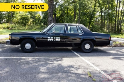 1985 Ford Crown Victoria LTD "Men In Black" Movie Car