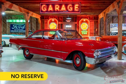 1961 Ford Galaxie Starliner