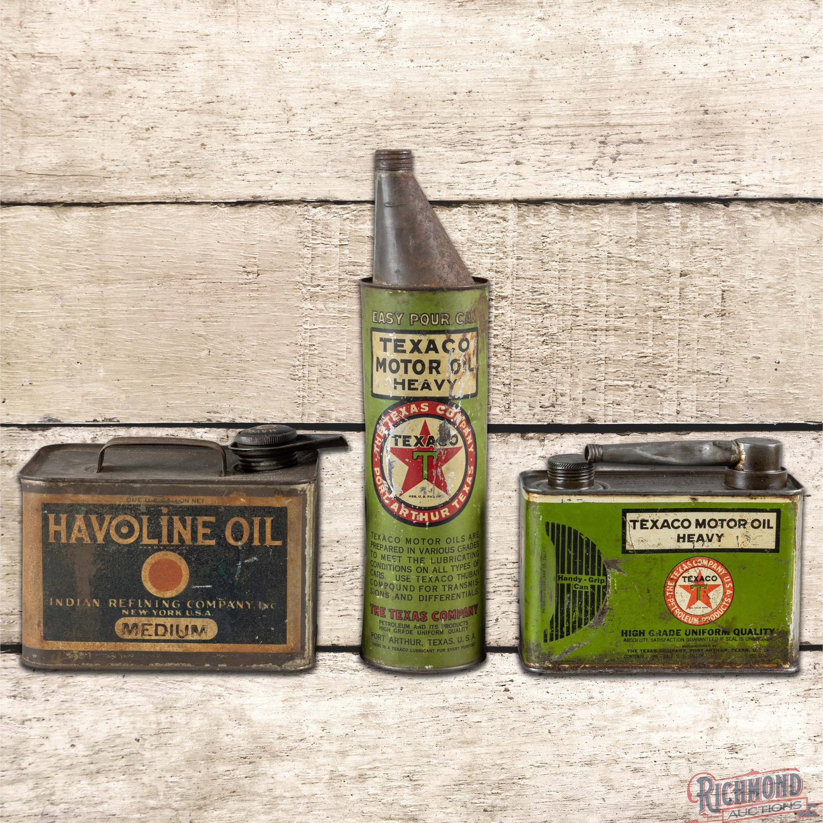 Group of Three Early Oil Cans Texaco Easy Pour 1/2 Gallon & Havoline Gallon: Group of three empty metal oil cans include a Texaco half gallon, Texaco Easy Pour, and Havoline gallon can. The cans all exhibit general wear with oxidation and paint loss. The cans retain their caps