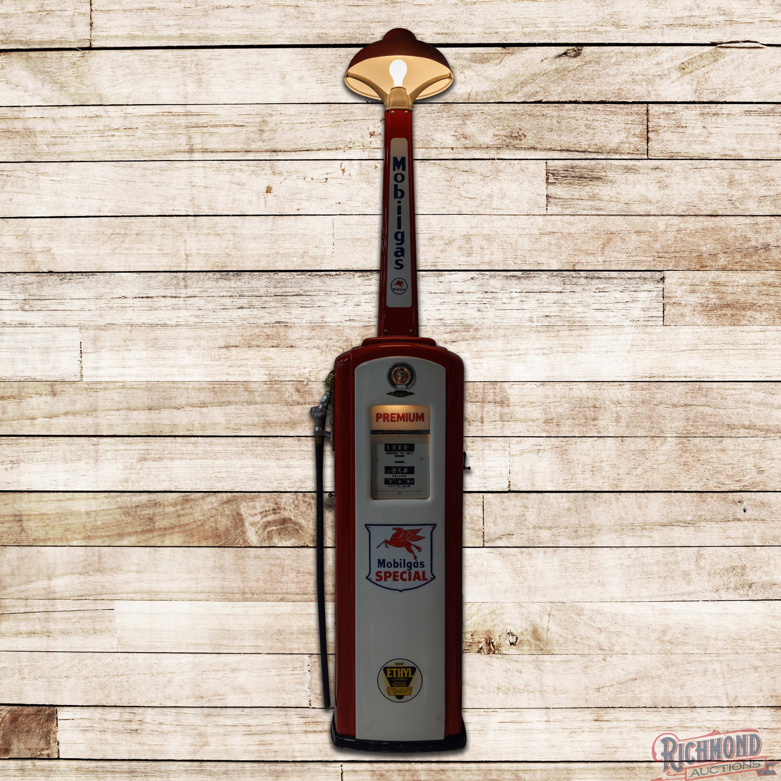 Bennet Model #646 Computing Gas Pump Restored w/ Station Lighter Mobilgas (1 of 6)