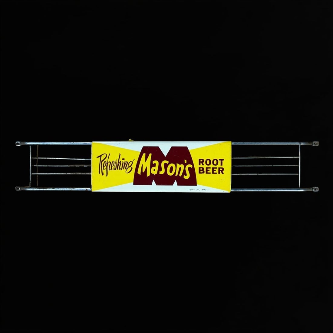 Refreshing Mason's Root Beer Door Push Sign: Scratches throughout. Paint chips on bottom and edges. Rear has No M-127 and stout sign co listed. 31" H x 6" W x 1" D. All items are eligible for free delivery to Rustbelt Americana in East Moline,