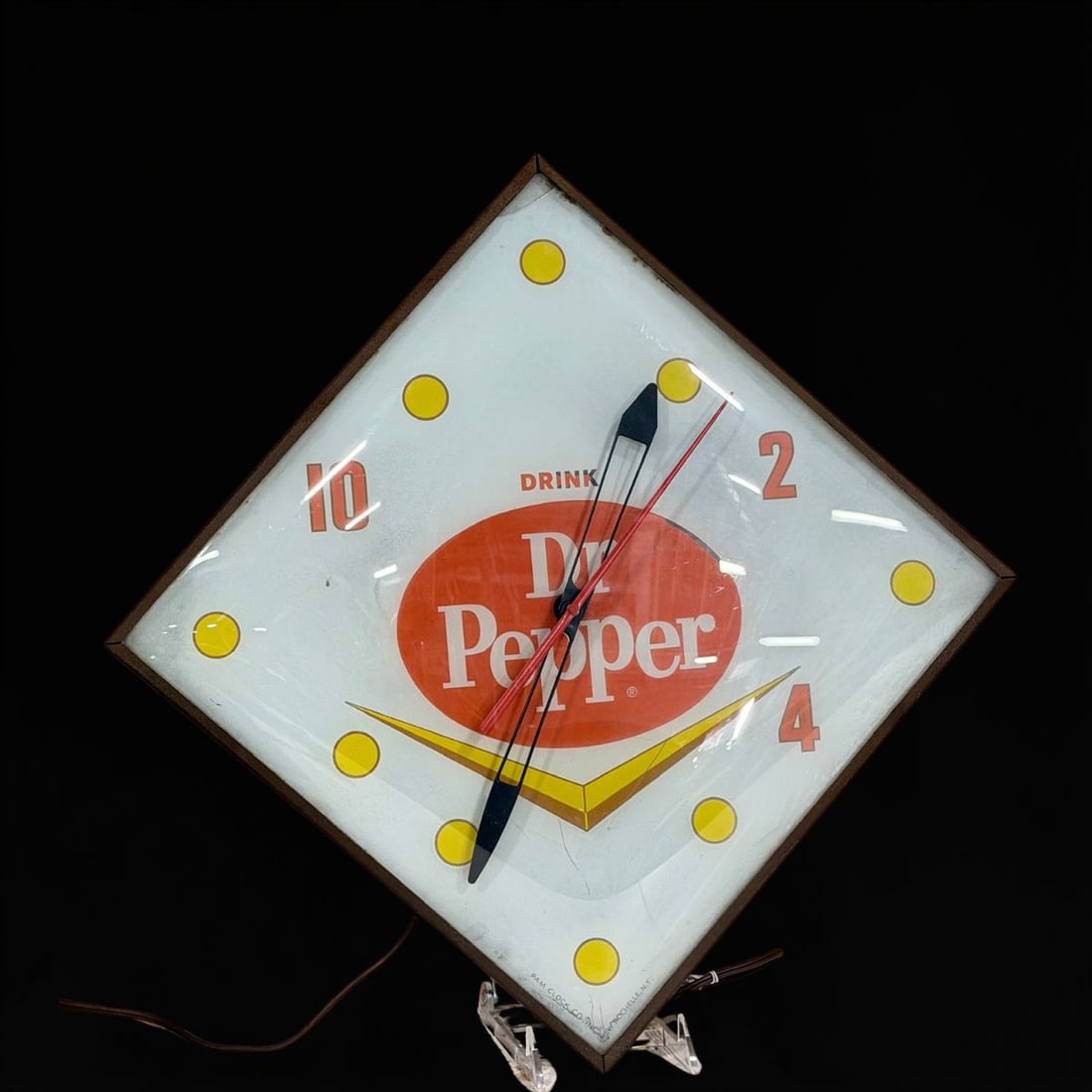 Drink Dr Pepper Light Up Pam Clock: Face has wear and scratches. Glass cracked at the top. 15" H x 15" W x 3" D. All items are eligible for free delivery to Rustbelt Americana in East Moline, IL on 8/6-7 or other shows that Richmond Auc