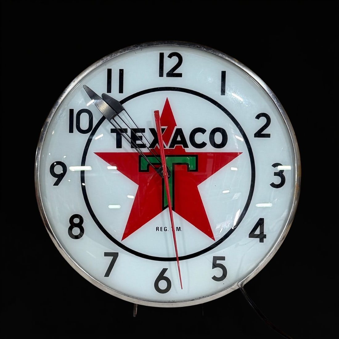 Texaco Gas Oil Pam Clock: Works as it should, clean face, lights up. 15" H. All items are eligible for free delivery to Rustbelt Americana in East Moline, IL on 8/6-7 or other shows that Richmond Auctions attends. Size 15" H M