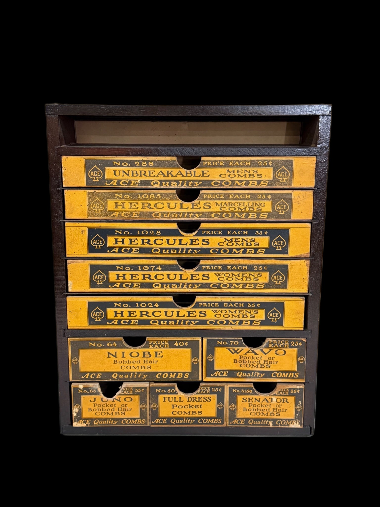 Ace Quality Combs Hercules Display