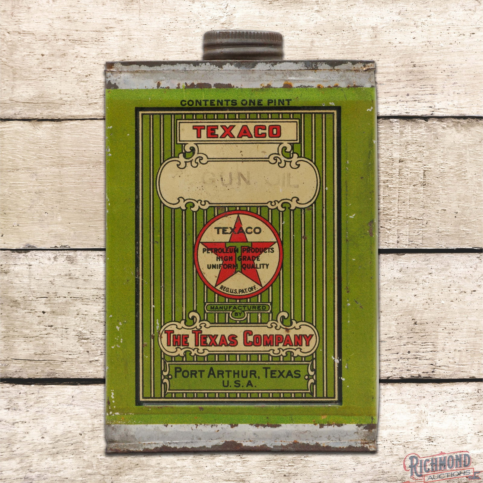 Texaco Gun Oil Empty 1 Pint Metal Can Port Arthur Texas: Empty one pint metal can with the original lid has good color and shine. Side #1 has tiny paint chips and toning present. The reverse has a tiny ding in the left field with similar wear. Overall a cle
