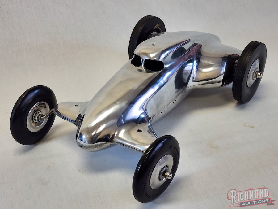 1939 Dooling Streamline Tether Car: In 1939 the Dooling Brothers introduced the Streamline nicknamed The Frog. This car features a Spur gear drive powered by a Super Cyke engine. A very nice original Frog. All items are guaranteed authe