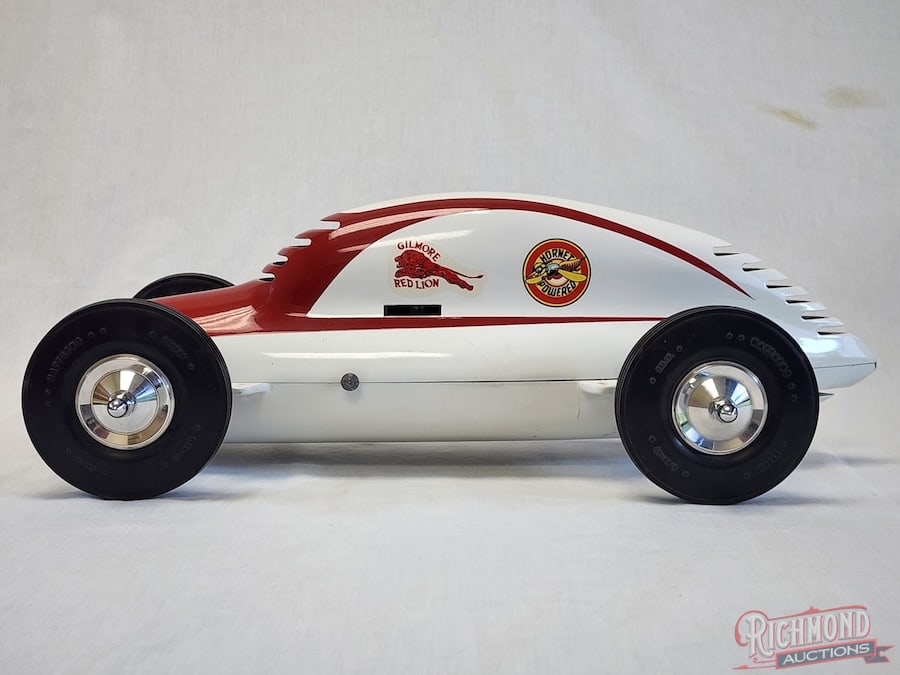 1938 Matthews Achiever Tether Car: Perry Matthews was the owner of Matthew Foundry in Fresno, California. His first car was a Streamline, built in 1938 and was a true hobby forerunner at the time. This car can be run as a front drive o