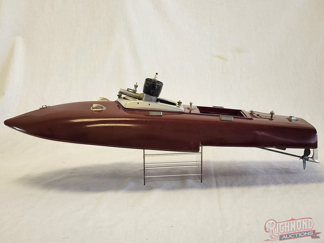 Reuhl Hyrdoplane Tether Boat: This Hydroplane Tether boat was produced by Reuhl Products of Madison, Wisconsin in 1947. These hydroplane boats were produced out of Bektlite, a phenolic resin product, used in its characteristic dar