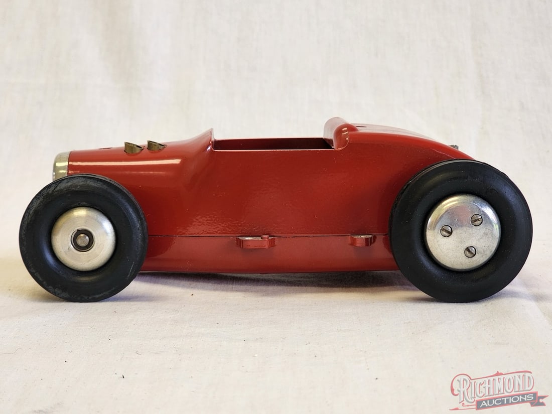 1950 Rodzy Mite Tether Car: Built by Robert Cameron of Cameron Engineering of Sonora, California.? This Hot Rod style mite tether car is powered by a Cameron .15 engine.? Throw a set of spur gears.? A fine example of an all orig