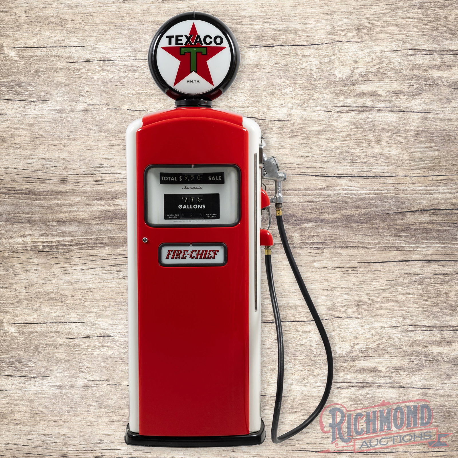 Bennett Mobdel #1066 Computing Gas Pump Restored Texaco Fire Chief: Bennett Model #1066 computing gas pump has been professionally restored. The pump features vibrant red and white paint with high gloss. The paint has a few minor surface imperfections. It includes por