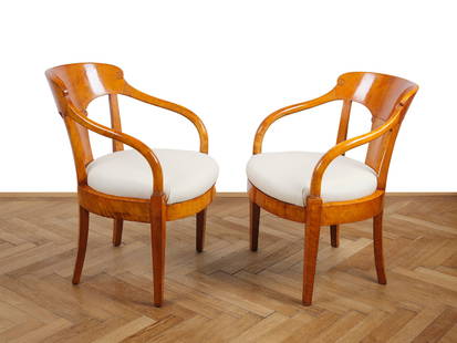 Bruno Paul, Seifhennersdorf 1874 - 1968 Berlin, pair of armchairs: Bruno Paul Seifhennersdorf 1874 - 1968 Berlin Pair of armchairs Vereinigte Werkstaetten Munich 1909 Villa Leonhardt, Landshut Hardwood body veneered, solid construction Height 79 cm, width 57 cm, dept