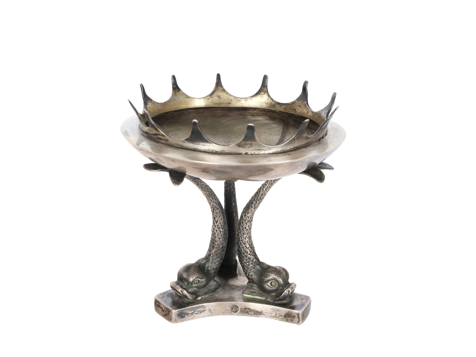 Centerpiece with dolphins, Old Vienna: Centerpiece with dolphins Old Vienna 1801? Silver marked Height 10.5 cm, diameter 10.5 cm Weight 257 g