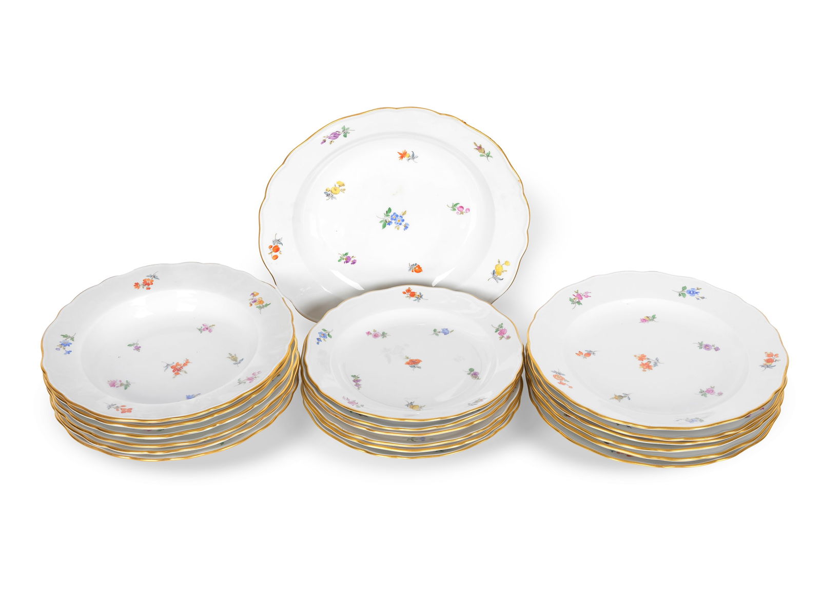 Mixed lot of plates with scattered flower decoration, Meissen design (1 of 3)
