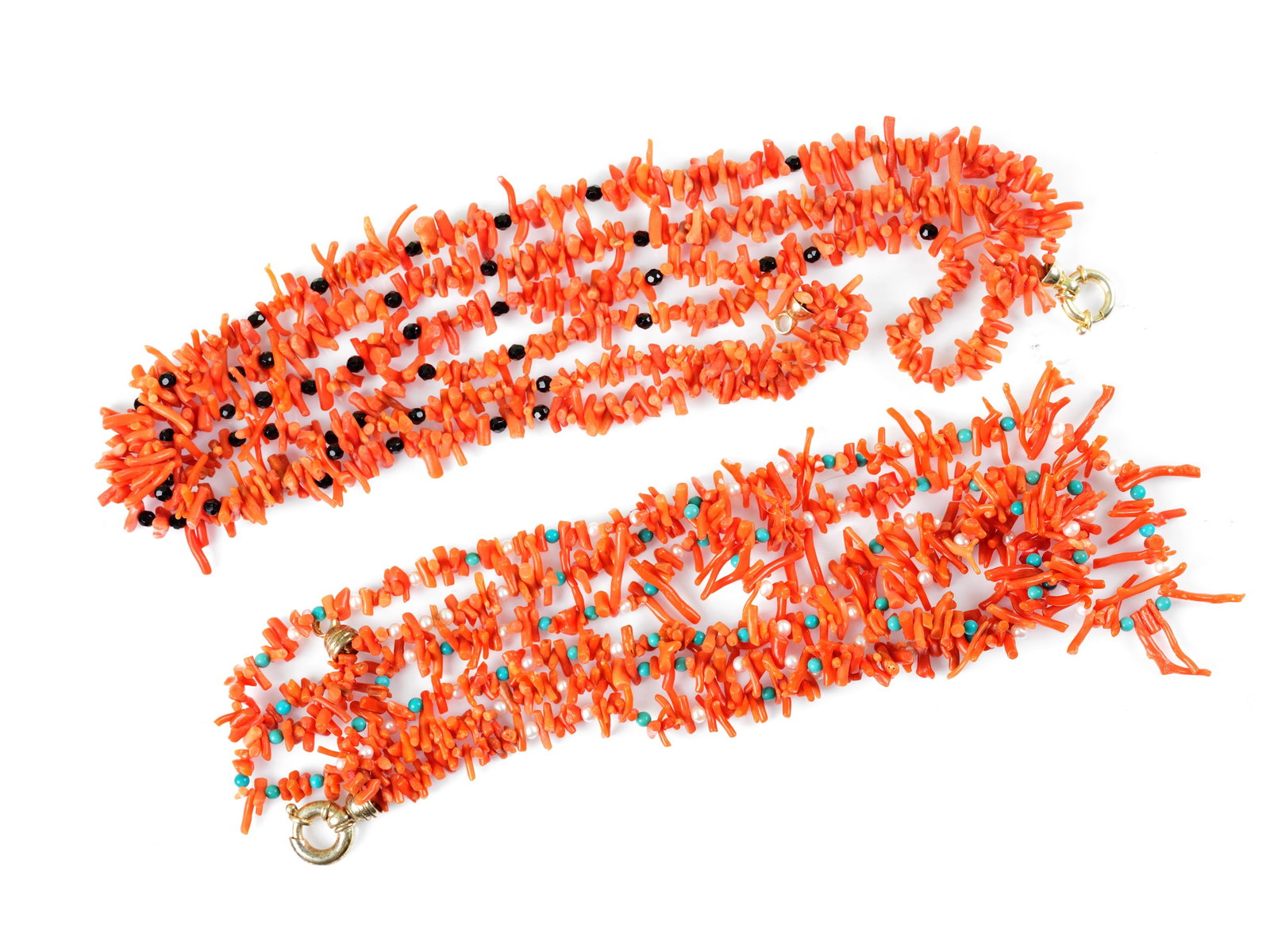 2 coral necklaces, 3 strands each: 2 coral necklaces 3 strands each Clasp silver gold plated Length 48 cm each Total weight: 160,2 g