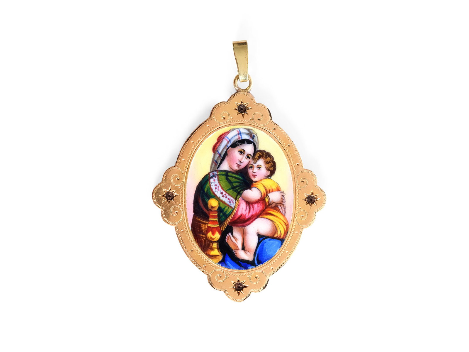 Medallion, 14kt yellow gold marked: Medallion 14kt yellow gold marked Madonna after Raphael Enamel painting Length 4,2, width 3,5 cm Weight 9.4 g