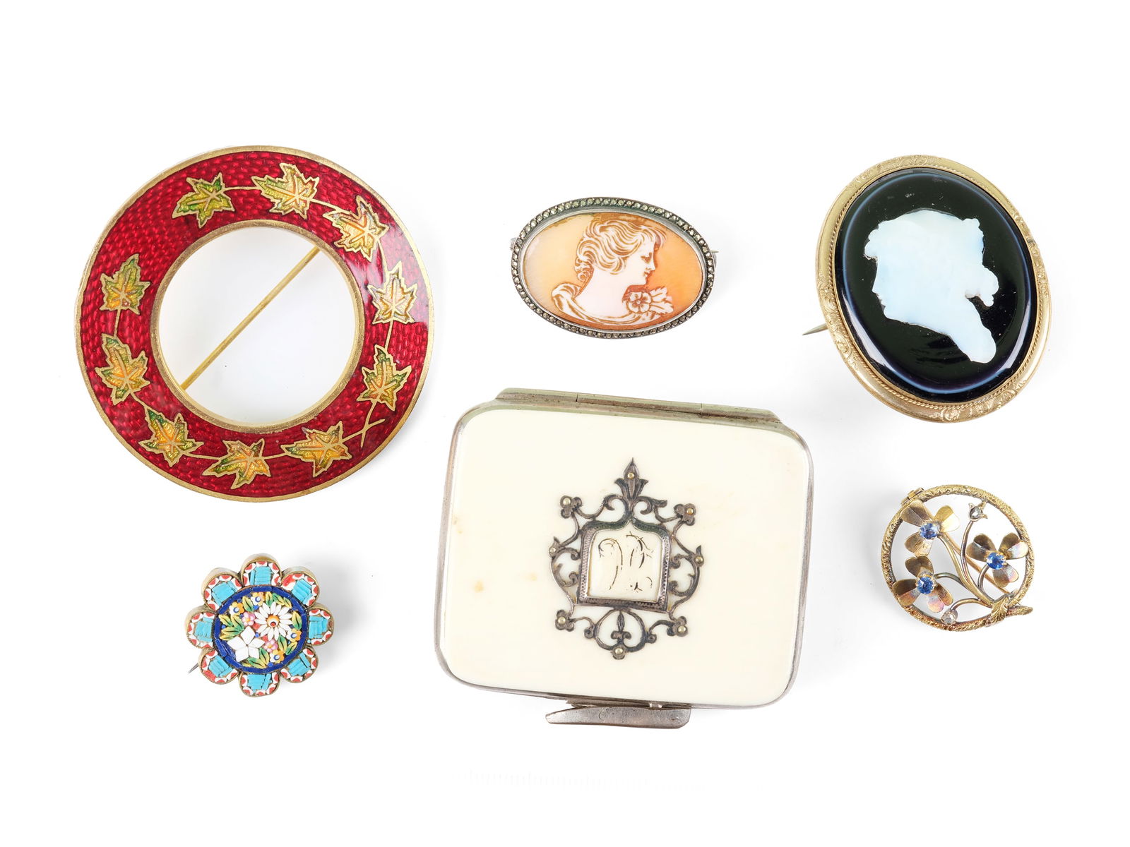 Mixed lot: 6 small objects, Consisting of ornamental and decorative objects: Mixed lot: 6 small objectsConsisting of ornamental and decorative objectsMetal, enamel and various other materials