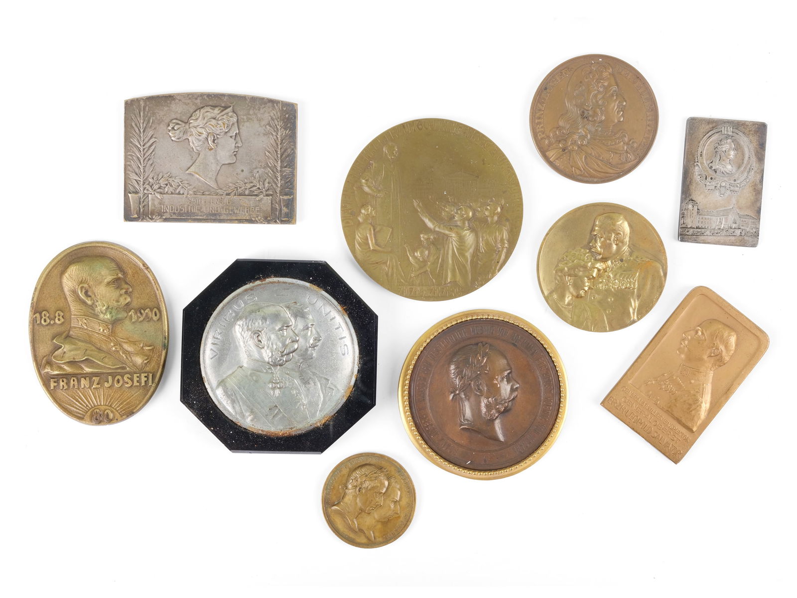 Mixed lot: 10 bronze plaques (1 of 2)