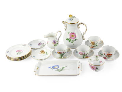 Coffee service, 18-piece, Meissen: Coffee service, 18-pieceMeissenFloral decorConsisting of:1 coffee pot with lid, height 25.5 cm1 milk jug, height 13 cm1 sugar bowl with lid, height 10.5 cm1 square serving plate, 29.5 x 14.7 cm4 coffe