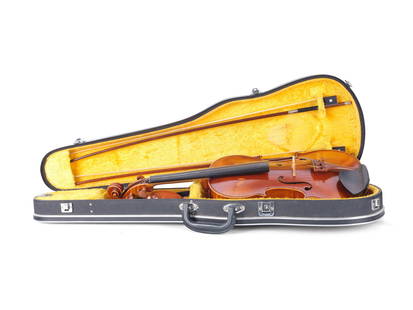 Violin, Total length 59.5 cm, body length 35.5 cm: ViolinTotal length 59.5 cm, body length 35.5 cmIncluding 2 bows in the violin case