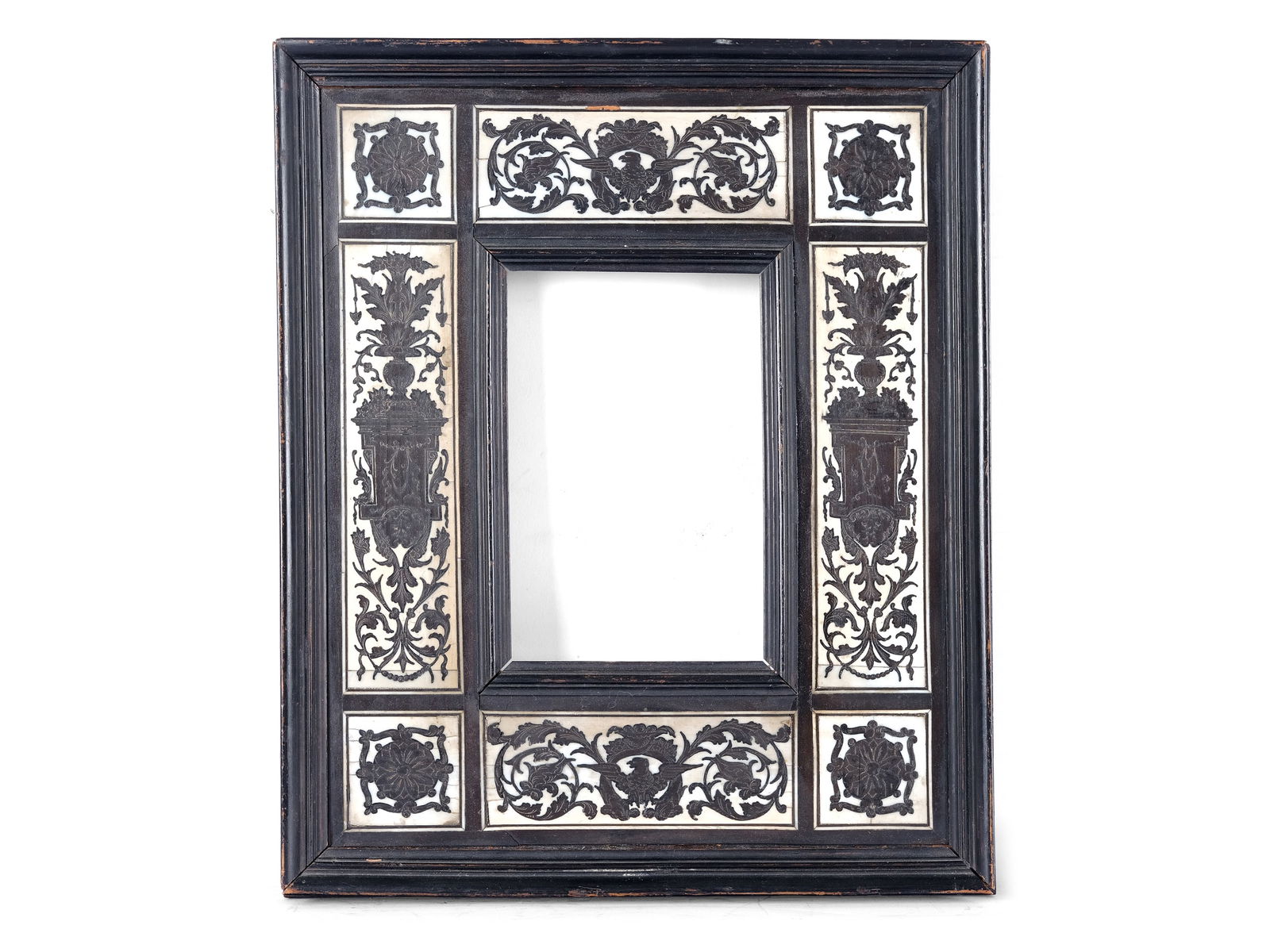 FRAME, IN THE RENAISSANCE STYLE: FrameIn the Renaissance style30 x 25 cm, light measurement 14 x 9 cm