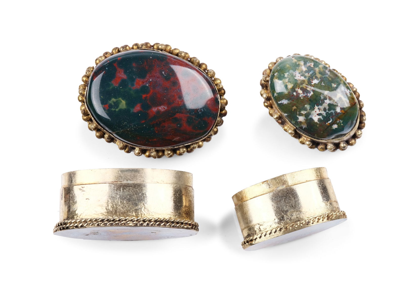 PAIR OF PILL BOXES, AROUND 1900: Pair of pill boxesAround 1900With heliotropes and bloodstonesLength 3.5 and 3 cm