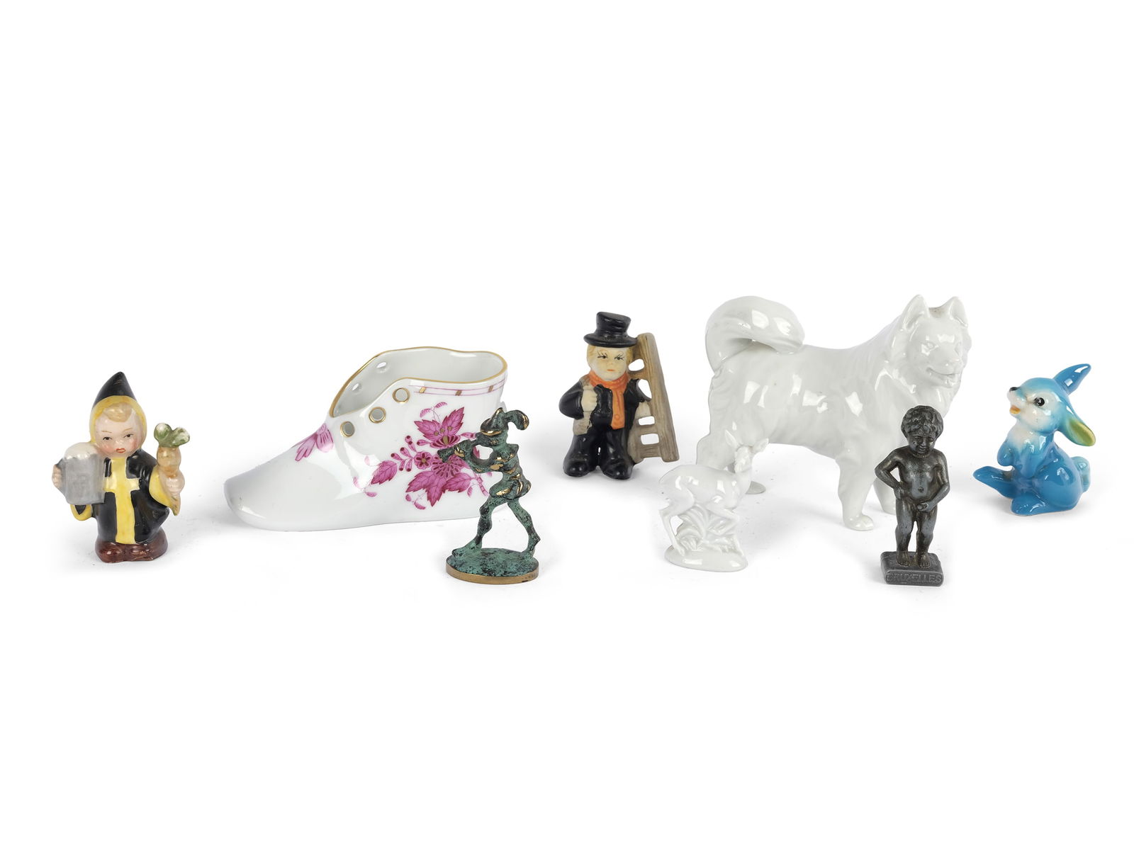BUNDLE, HEREND, ROSENTHAL, AUGARTEN, GOEBEL, AND SMALL BRONZE FIGURES: BundleHerend, Rosenthal, Augarten, Goebel, and small bronze figuresHerend shoe Length 11 cmOnline viewing only!