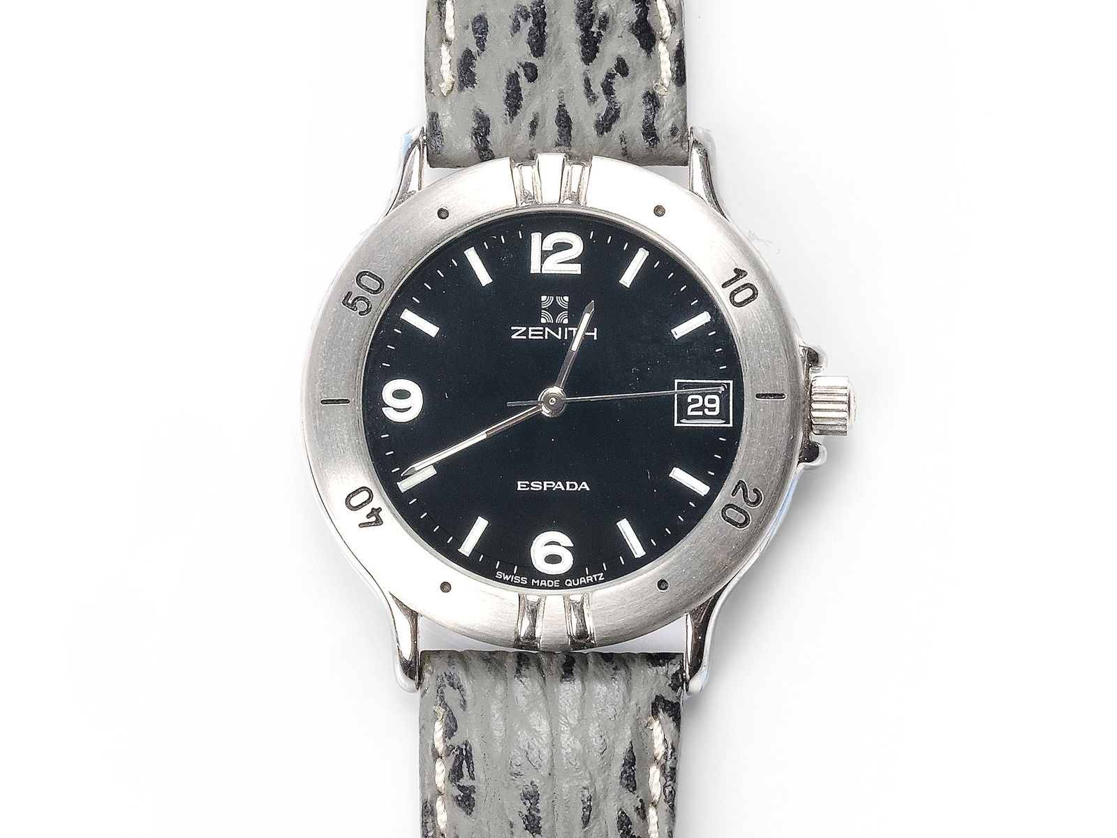 MEN'S WRISTWATCH, ZENITH: Men's wristwatch ZenithSteel case, quartz movementDiameter 4.0 cmWatch is running. The movement has not been checked, no guarantee.Buyer's premium: 18%