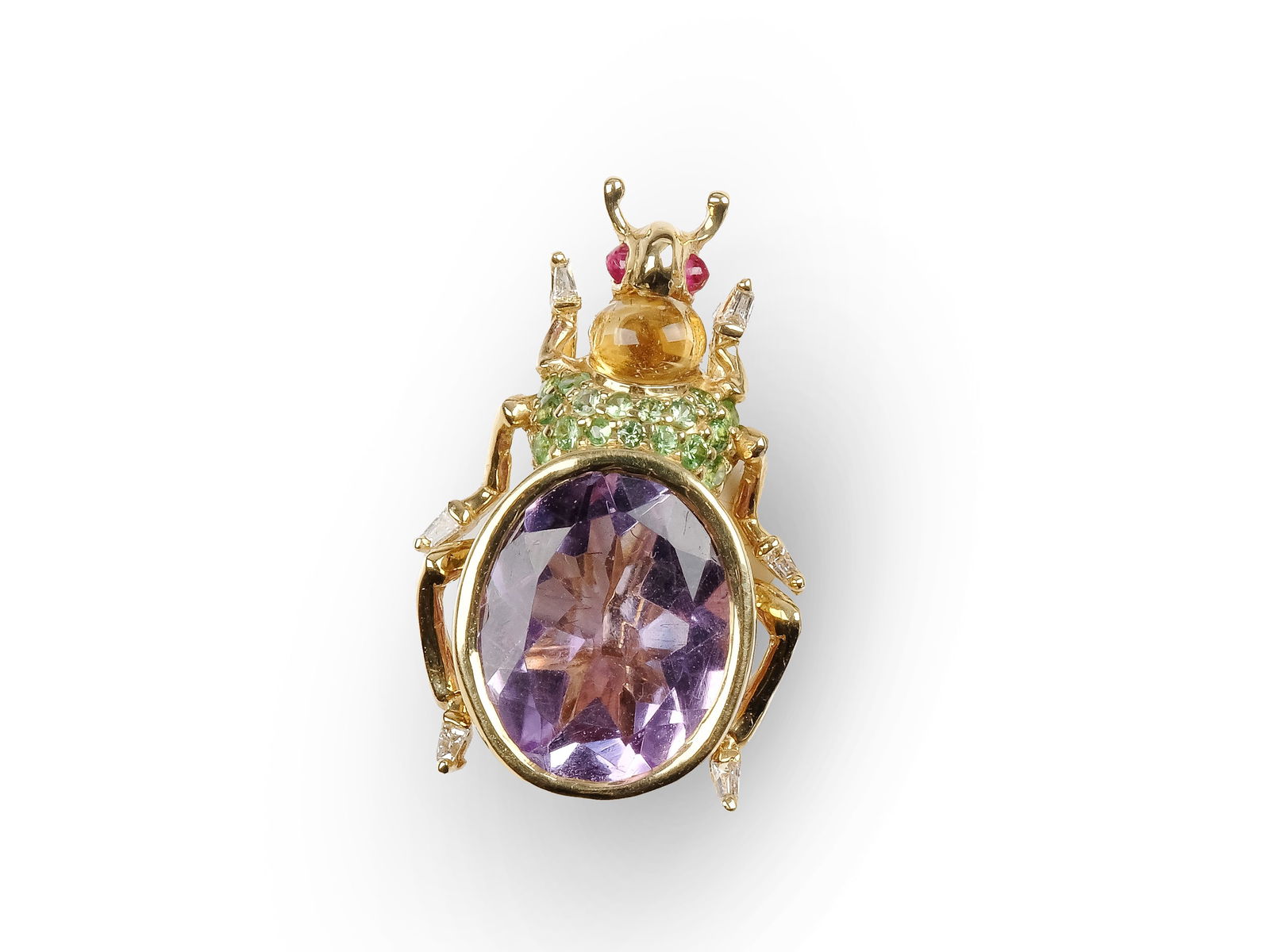 BROOCH IN THE SHAPE OF A BEETLE, 18 KT YELLOW GOLD: Brooch in the shape of a beetle18 kt yellow goldSet with amethyst, garnet, and diamonds Length 2 cmWeight 5 gBuyer's premium: 18%