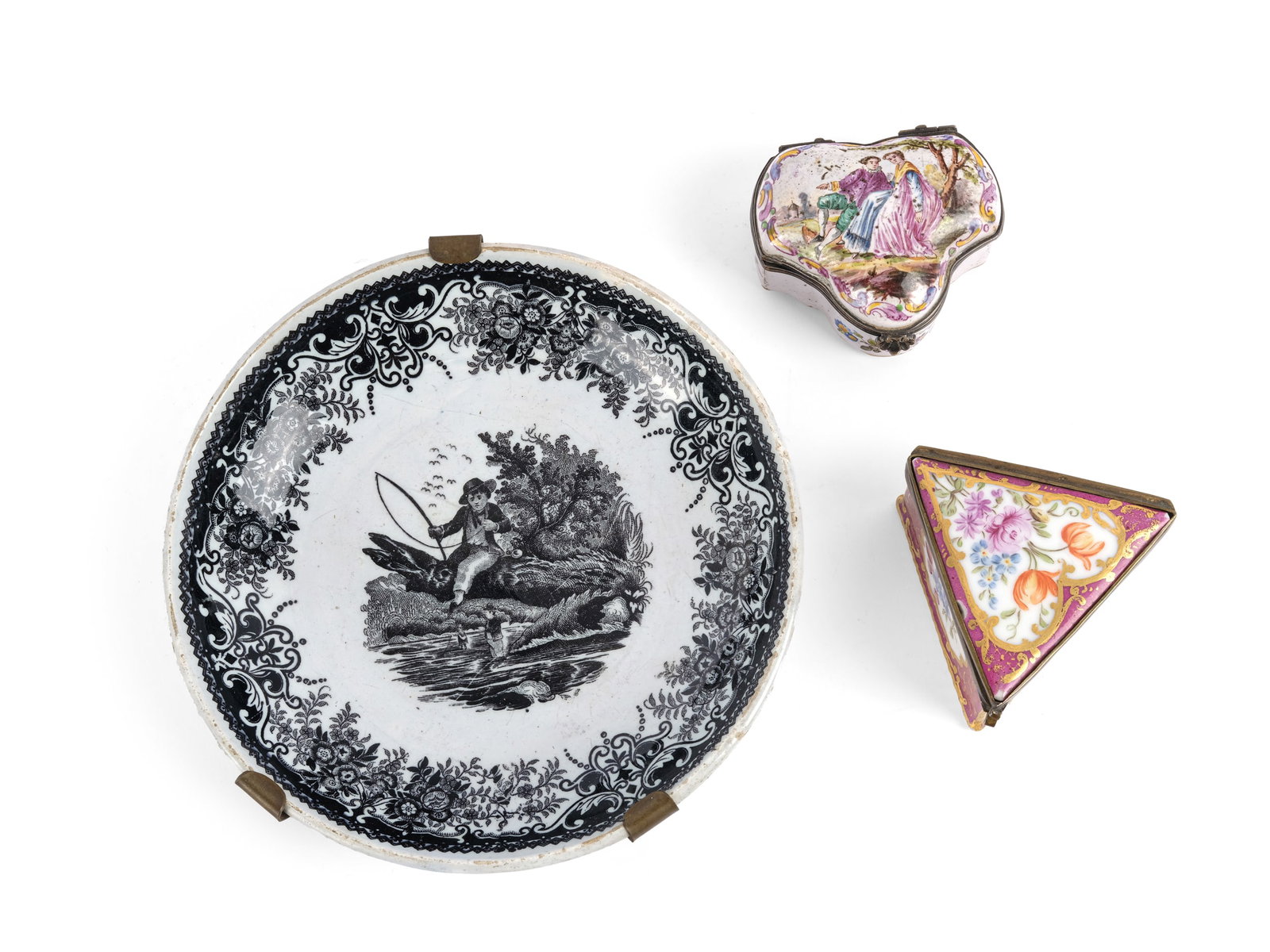 BUNDLE OF PORCELAIN and FAIENCE,: Bundle of porcelain and faienceLidded jarFaience, white and polychromeLength 5.5 cm, height 3 cmMarked on the bottom: Lille 1767Lidded jar19th centuryPorcelain, colorfully decorated and gilded6 x 6 cm