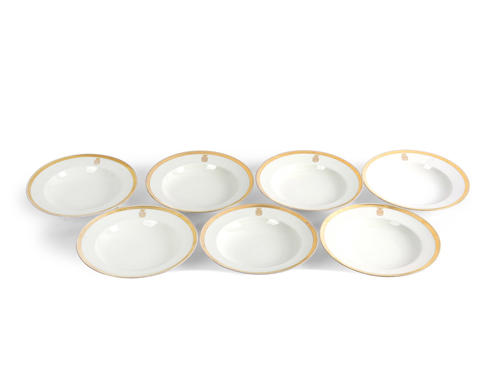 SET: 9 PLATES, IMPERIAL MANUFACTORY: Set: 9 platesImperial ManufactoryVienna Gilded porcelainDiameter: 25 cm eachRubbed gold