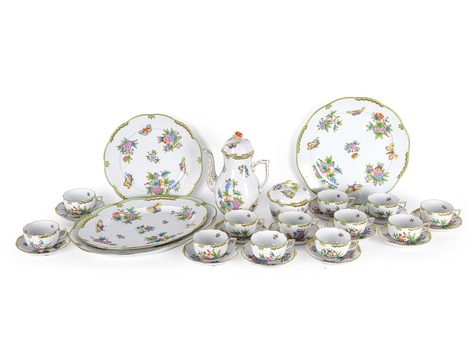 HEREND COFFEE SET, VICTORIA PATTERN: Herend coffee setVictoria patternConsisting of:1 coffee pot, height 27 cm, length 20 cm1 sugar bowl, diameter 11.5 cm, height 12 cm12 coffee cups (diameter 9 cm) with saucers, diameter 14 cmLarge