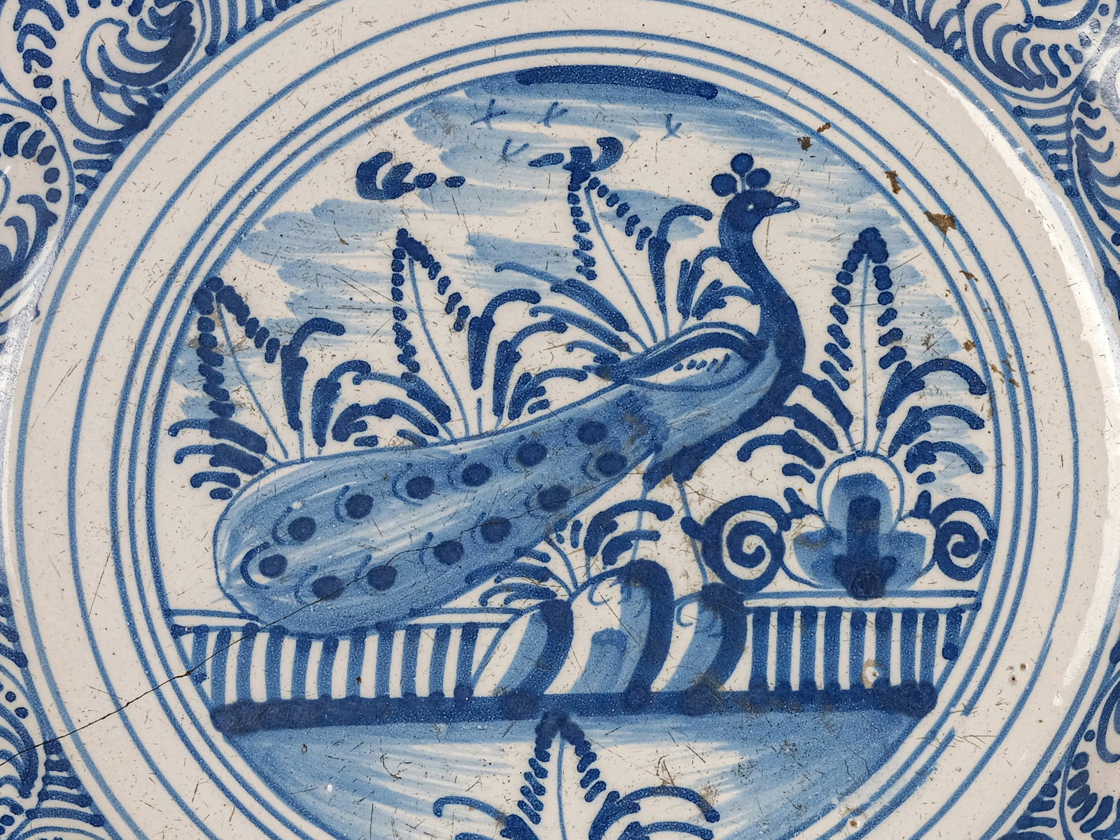 BUNDLE: 4 EARTHENWARE PLATES, BLUE-DECORATED EARTHENWARE - 4